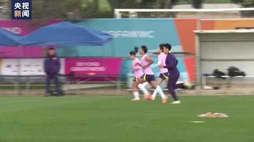 一女被两男吃奶玩乳尖